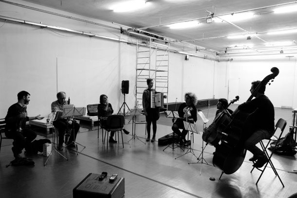 Blutwurst Ensemble con Emmanuel Holterbach a Prato